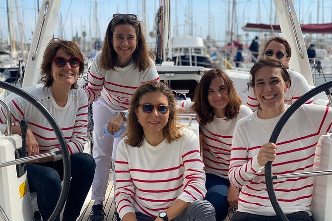 2-Hour Sailing Tour in Barcelona with Open Bar & Snacks - Drinks, snacks, and that “small group” vibe (the part people remember)