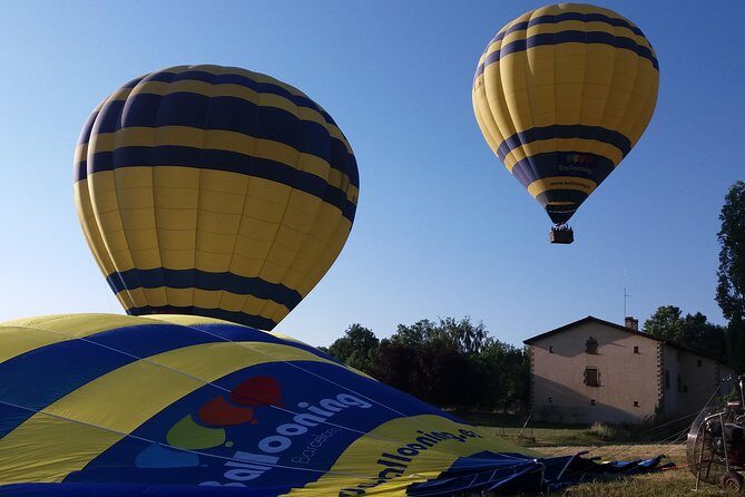 Balloon Ride over Catalonia with optional Pick-up from Barcelona - The famous view set: Pyrenees, Mediterranean, and Montserrat