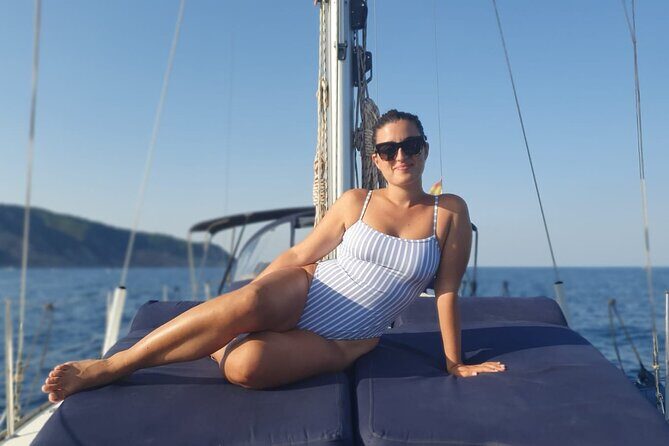 Barcelona 2-hour Private Boat Tour with Cava and snacks - Timing tips: how to choose a departure time that actually fits