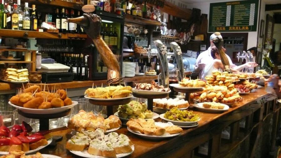 Barcelona: 4-Hour Tapas Evening Tour and Flamenco Show - Tapas in the heart of the Gothic Quarter: what you actually get