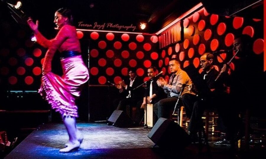 Barcelona: 4-Hour Tapas Evening Tour and Flamenco Show - Flamenco at Tablao Flamenco: intensity, not length