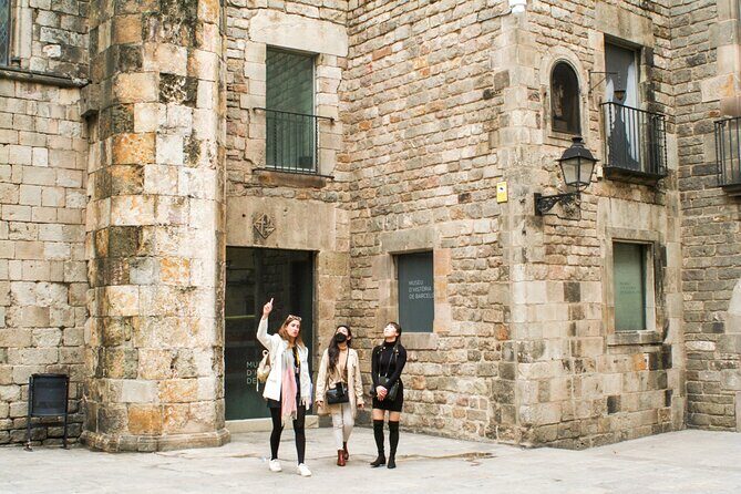 Barcelona all included: Sagrada, Park Güell, Montjuic & Gothic - Montjuïc views: getting the skyline without the planning tax