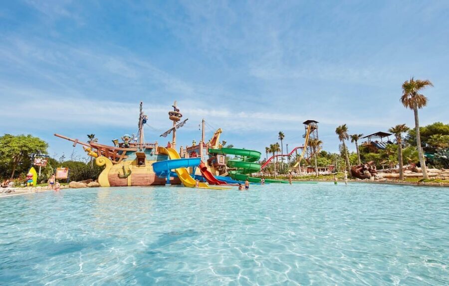 Barcelona: Caribe Aquatic Park Full-Day Ticket with Transfer - How the Day Starts at Estació del Nord (Arc de Triomf area)