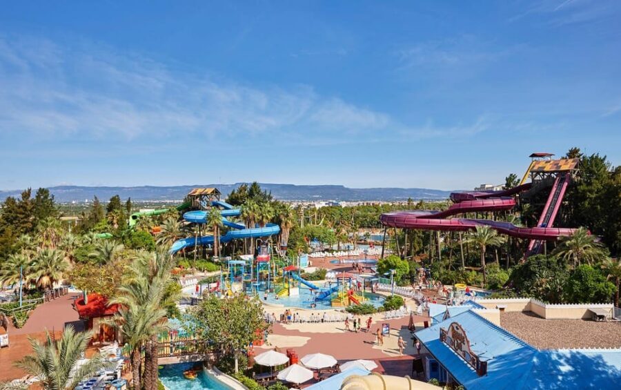 Barcelona: Caribe Aquatic Park Full-Day Ticket with Transfer - The Crowds, the Seats, and the Food Reality