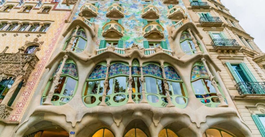 Barcelona: Casa Batlló Entry with Self-Audioguide Tour - The building’s “why”: Modernism meets Gaudí’s weird genius