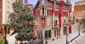 Barcelona: Casa Vicens, Pedrera, and Casa Batlló Guided Tour - Meeting outside Casa Vicens and getting your bearings in Gràcia