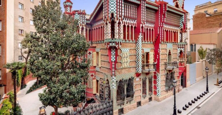 Barcelona: Casa Vicens, Pedrera, and Casa Batlló Guided Tour - Meeting outside Casa Vicens and getting your bearings in Gràcia
