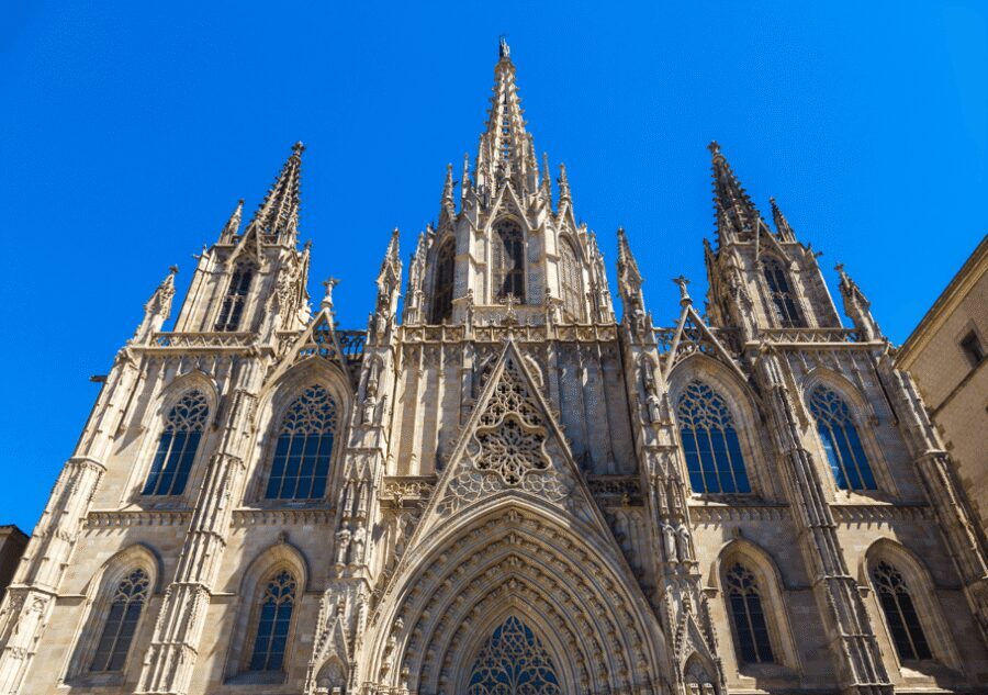 Barcelona Cathedral: Ticket, Guided Tour and VR Experience - Inside the Holy Cross and Saint Eulalia: Stories That Make the Space Click