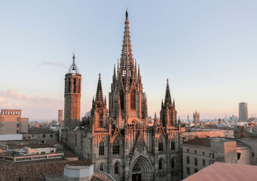 Barcelona Cathedral: Ticket, Guided Tour and VR Experience - Guide Quality: Why Names Matter Here