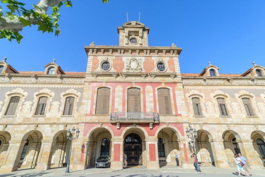 Barcelona: City and Seafront Guided Segway Tour - Barri de La Ribera Finish: Closing on the Old Town Mindset
