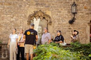 Barcelona: City Walking Tour with Local Guide - Where the Tour Starts: Escultura Barcino and the Roman Foundation Feeling