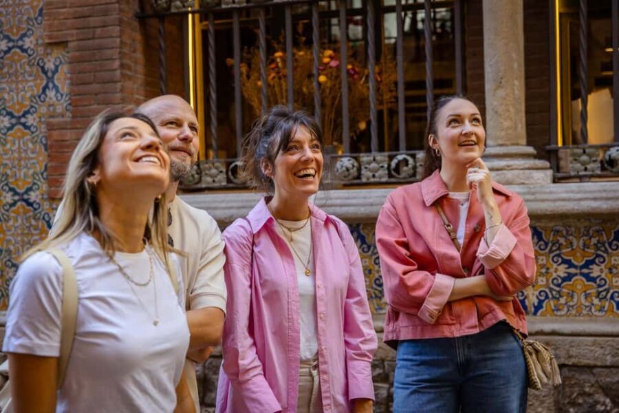 Barcelona: City Walking Tour with Local Guide - Els Quatre Gats and The Kiss of Freedom: Art Energy in the Middle of Old Stones