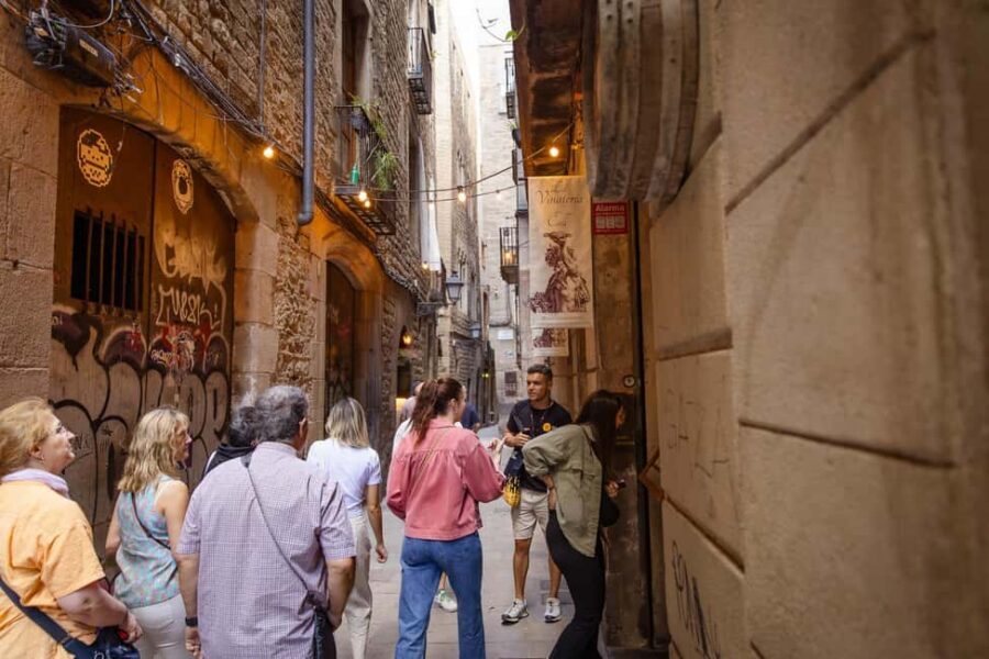 Barcelona: City Walking Tour with Local Guide - Plaça del Rei and Plaça de Santa Maria, 1: Medieval Power in Front of Your Eyes