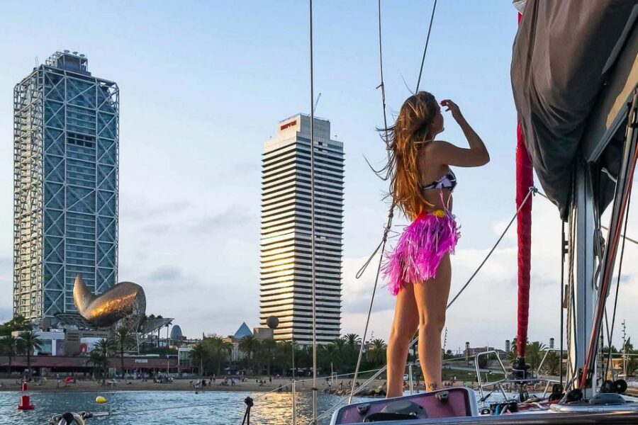 Barcelona: Coastline Boat Trip with Snacks and Cava - Price and Value: Is $32 Worth It?