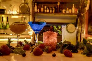 Barcelona: Cocktail Making Class with Tapas - The 2-hour format: short teaching, lots of making