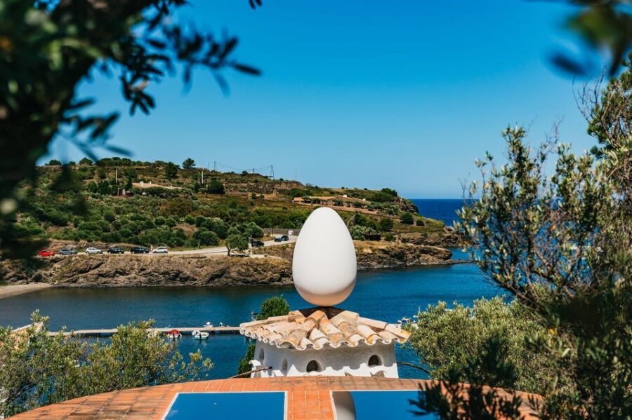 Barcelona: Dali Museum, House and Cadaques Guided Tour - Port Lligat and the Dalí House: the quiet side of his story