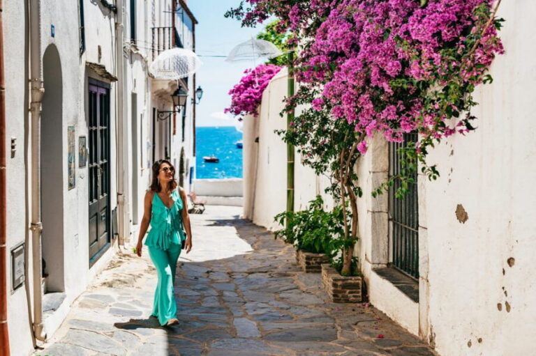 Barcelona: Dali Museum, House and Cadaques Guided Tour - Cadaqués: why this white coastal village still feels like a muse