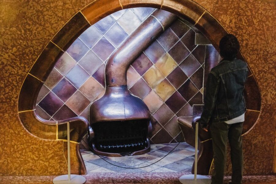 Barcelona: Discover Gaudí, Sagrada Familia, and Park Güell - Casa Batlló rooms: where the details do the talking