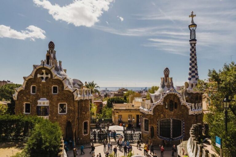 Barcelona: Discover Gaudí, Sagrada Familia, and Park Güell - Two ways to start: Casa Batlló AM vs Casa Vicens PM