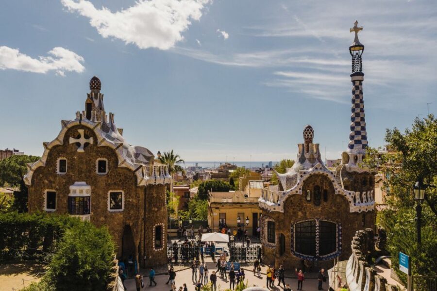 Barcelona: Discover Gaudí, Sagrada Familia, and Park Güell - Two ways to start: Casa Batlló AM vs Casa Vicens PM