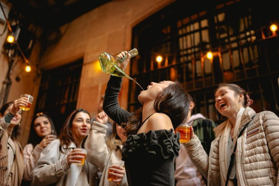 Barcelona: El Born Food Walking Tour with Tapas and Drinks - Why El Born and the Gothic Quarter Make This Tour Feel Effortless