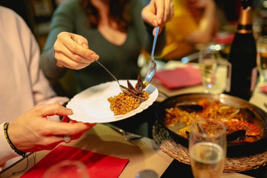 Barcelona: El Born Food Walking Tour with Tapas and Drinks - History on the Walk: Roman Clues and Santa Maria del Mar