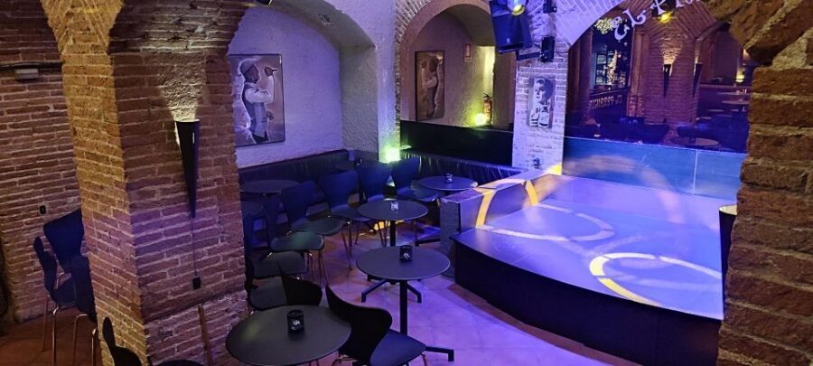 Barcelona: Exclusive Flamenco Show at El Paraigua with Drink - Where to meet: Carrer de L’Ensenyança and easy access from Plaza Jaume I