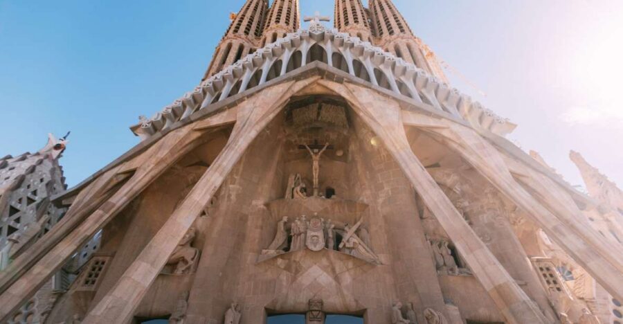 Barcelona: Exclusive Sagrada Familia Private Guided Tour - Rules that can surprise you (so you don’t get stopped)