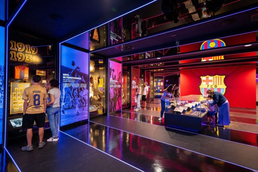 Barcelona: FC Barcelona Museum "Barça Immersive Tour" Ticket - Tots units fem força: hands-on stations for men’s and women’s teams