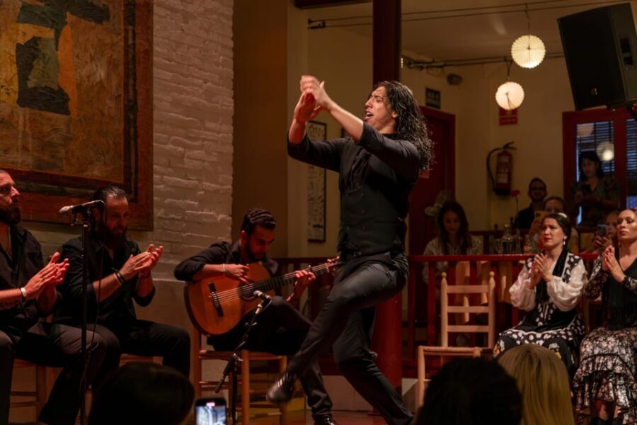 Barcelona: Flamenco Show with Dinner at Tablao de Carmen - A Night of Flamenco and Dinner at Tablao de Carmen