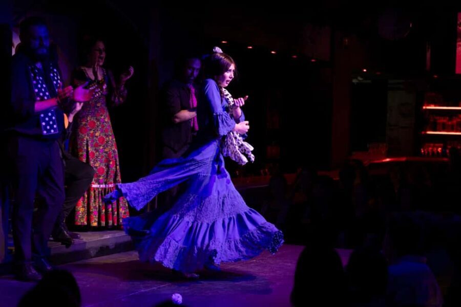 Barcelona: Flamenco Show with Drink at La Rambla - Getting there near La Rambla and timing your arrival