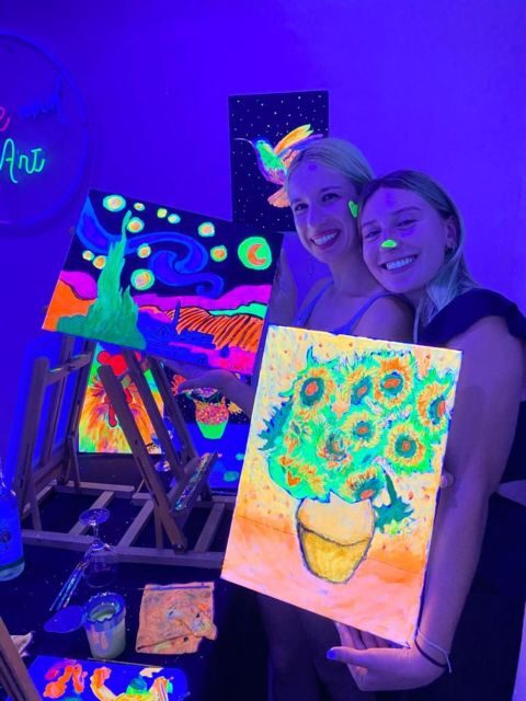 Barcelona: Fluorescent Paint and Wine Workshop - Small Practical Tips That Make It Smoother
