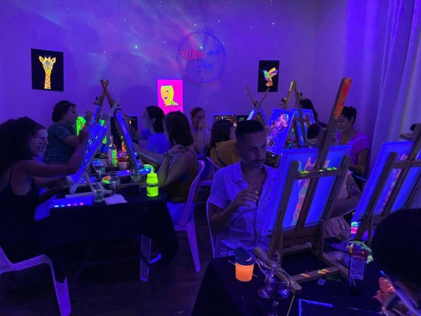 Barcelona: Fluorescent Paint and Wine Workshop - Where This Workshop Fits in Your Barcelona Day