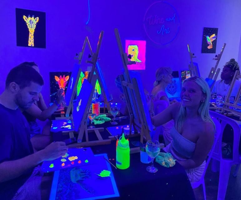 Barcelona: Fluorescent Paint and Wine Workshop - Who This Workshop Is Best For