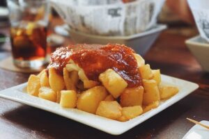 Barcelona Food Tour: Tapas, Drinks and Delights with a Local - Stop 2: Carrer de la Mercè and a Long-Running Tapas Bar