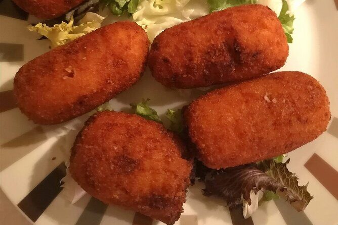 Barcelona Food Tour: Tapas, Drinks and Delights with a Local - Stop 3: Carrer del Regomir with Cava and the Classic Trio