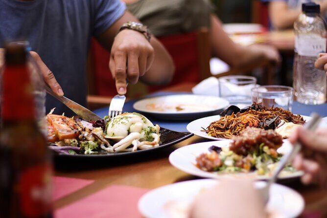 Barcelona Food Tour: Tapas, Paella, Sangria & 8+ Local Tastings - Stop 1: Plaça de Ramon Berenguer el Gran (welcome and kickoff)