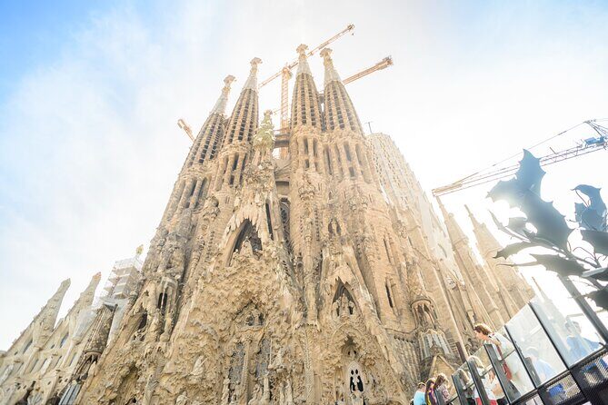 Barcelona Gaudi and Sagrada Familia Tour - L’Eixample on foot: why this route makes Gaudí click
