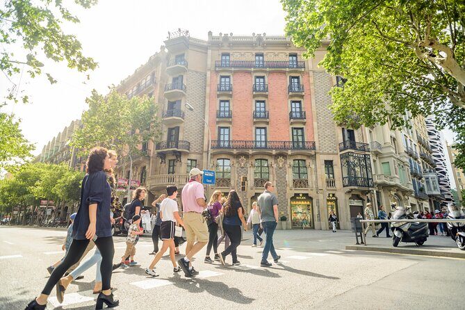 Barcelona Gaudi and Sagrada Familia Tour - Photo stops that don’t waste your time