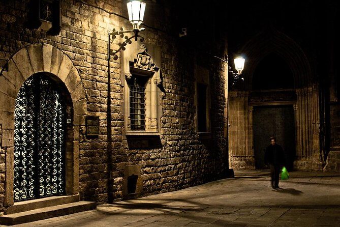 Barcelona Ghosts & Legends Tour - Meeting at Travellers Nest Bar: start point and first-time ease