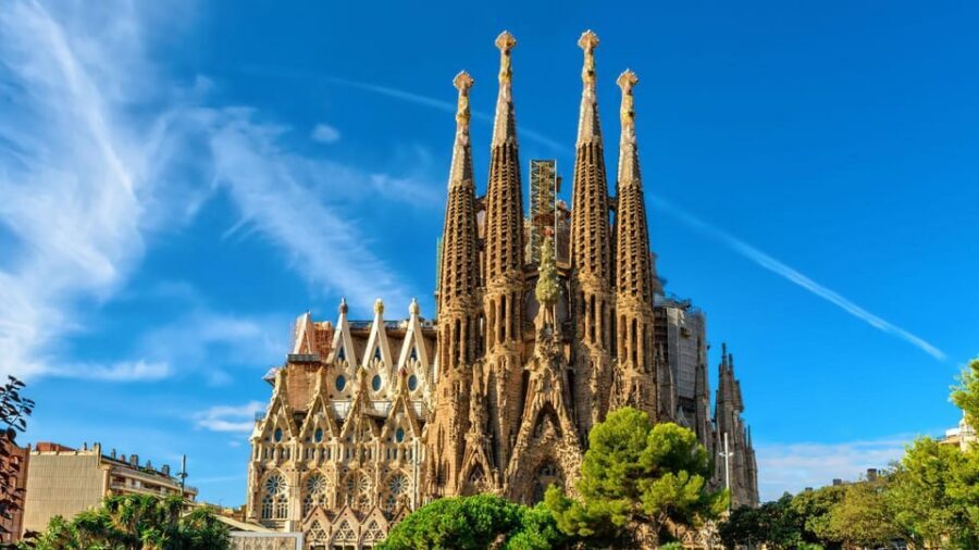 Barcelona: Gothic Quarter & Sagrada Familia Area Segway Tour - Passing La Monumental and Other City Scenes