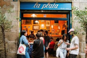 Barcelona Gothic Quarter Tapas & Taverns Food & Wine Tour - Bar La Plata (Since 1945): Simple Tapas, Strong Traditions