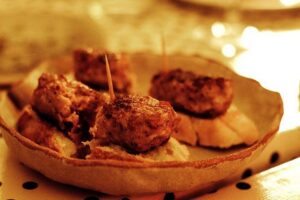 Barcelona Gothic Quarter VIP Tapas & Wine Tour - What you’ll see while you eat: Roman, Catalan Gothic, and Jewish Quarter streets