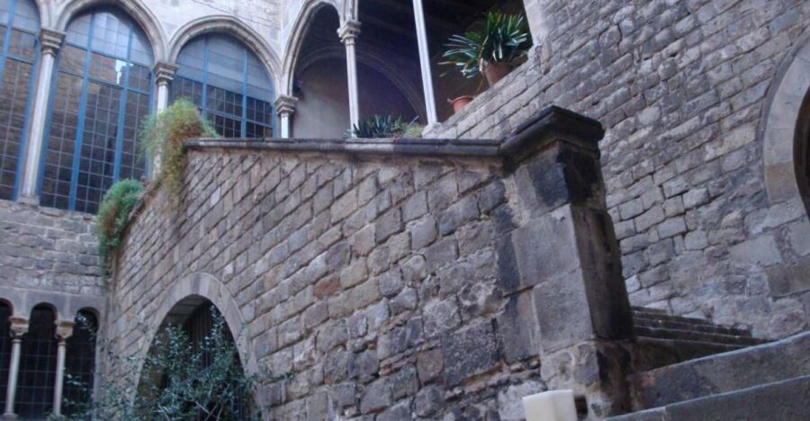 Barcelona: Gothic Quarter Walking Tour - The Dragon, the Brotherhood, and the Jewish Quarter Remnants
