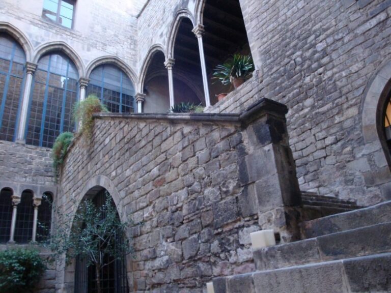 Barcelona: Gothic Quarter Walking Tour - A 3.5-Hour Timeline You Can Follow With Your Feet