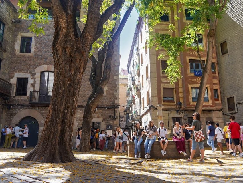 Barcelona: Gothic Quarter Walking Tour w/ Montjuïc Cable Car - Montjuïc Cable Car: The Ride for Views You Can’t Fake