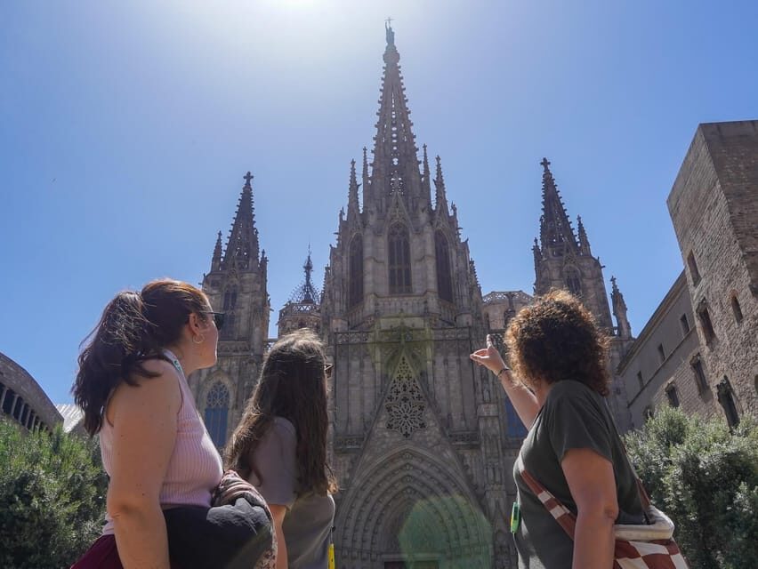 Barcelona: Gothic Quarter Walking Tour w/ Montjuïc Cable Car - Guides Matter: Clear Explanations and Easy Q&A