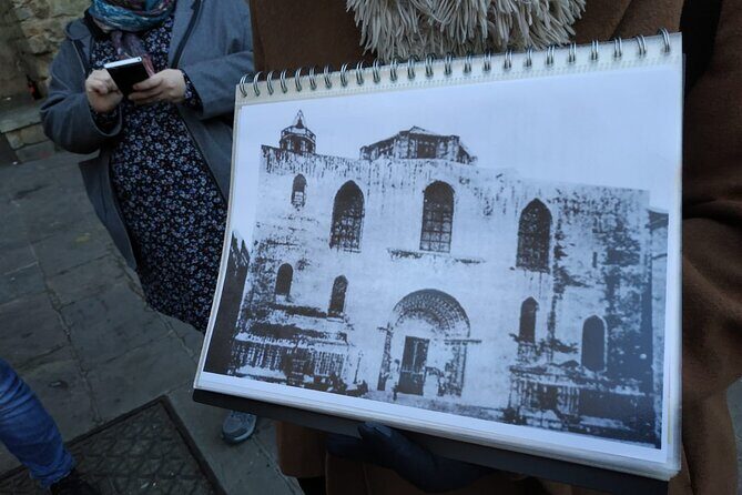 Barcelona Gothic Quarter Walking Tour with Tapas - Plaça de Sant Jaume: political power and ancient Roman lines