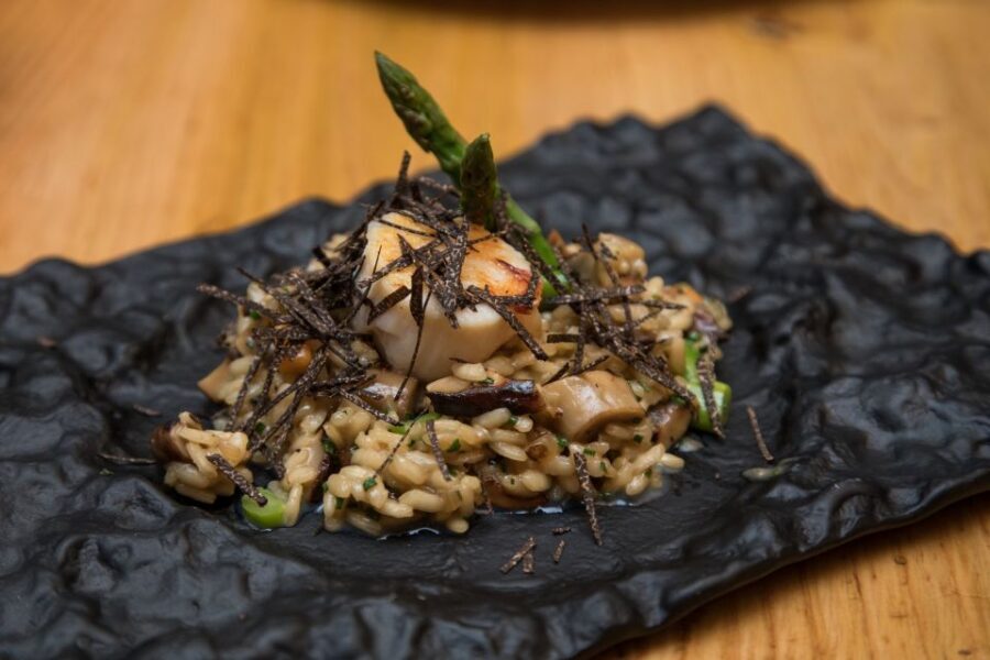 Barcelona Gourmet Food & Wine Tour with Local Expert - Stop 3: the menu-less seasonal restaurant and organic wine story