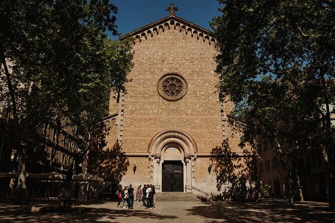 Barcelona Gracia Neighborhood Local Food & History Tour - Mercat de la Llibertat: Aperitivo Atmosphere in a Modernist Market Setting